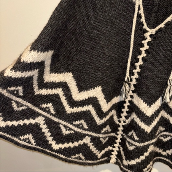J. Jill Jacquard Poncho Cape Black and White Geometric Pattern OS - Picture 6 of 15